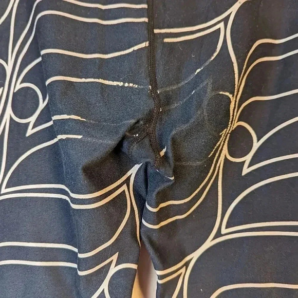 Fabletics Define Power Hold Mid Rise Capris - Small - Picture 4 of 6